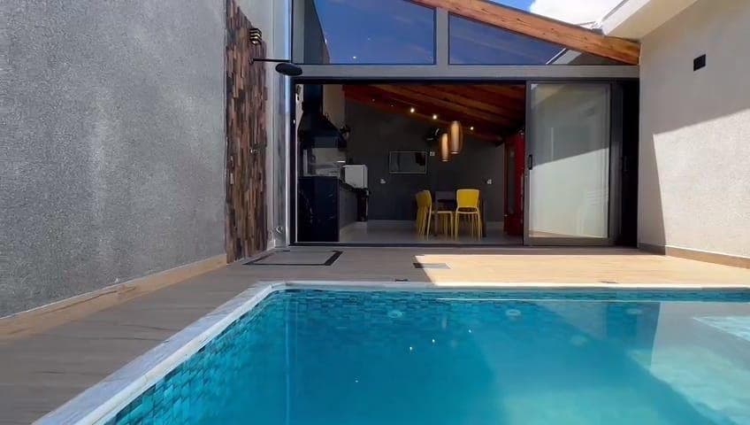 Imperdível: Casa à venda em Franca-SP, bairro São José, 3 quartos, 1 suíte, 3 salas, 2 banheiros, 2 vagas, 220m². Imperdível!