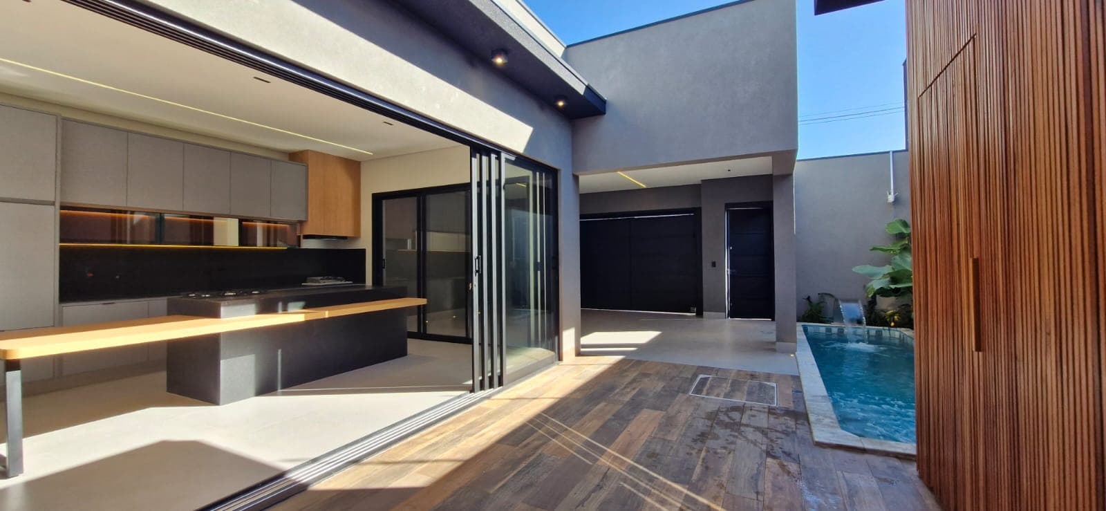 Imperdível casa à venda em Franca-SP, Residencial Ana Helena: 3 quartos, 1 suíte, 1 sala, 3 banheiros, 3 vagas, 160m².