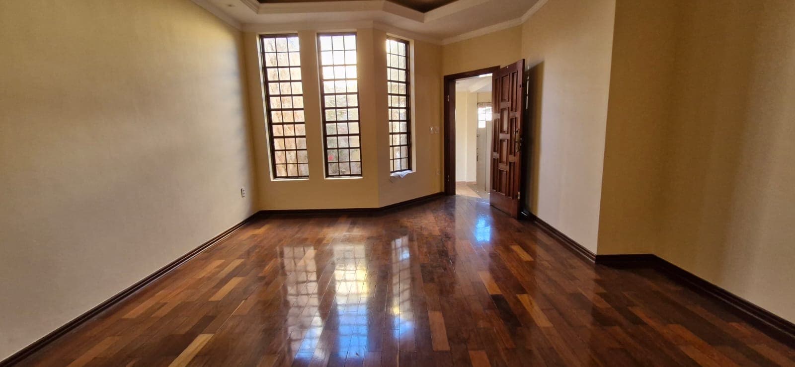 Imperdível Casa Comercial ou residencial à Venda em Franca-SP, Bairro São Joaquim! 3 Quartos, 1 Suíte, 3 Salas, 3 Banheiros, 2 Vagas de Garagem.